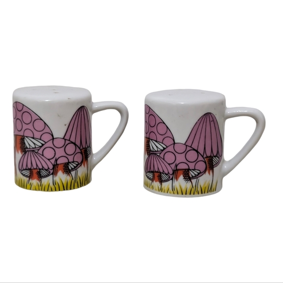 Mushroom Salt and Pepper Shakers, 1970s Ceramic Dinnerware Item - Picture 2 of 6